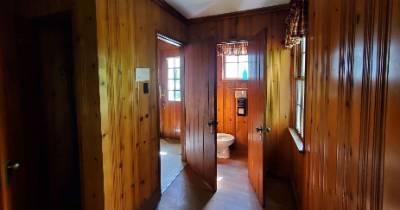 Lodge building bathroom in bedroom 1